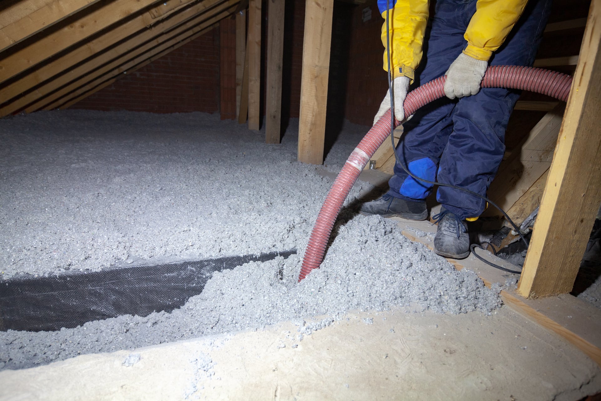 Kostenbesparend uw dak of
zolder isoleren met cellulose

